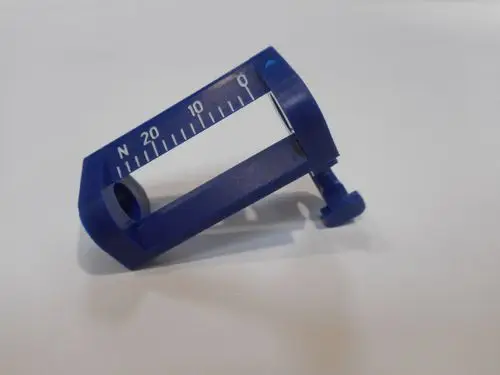 Blaues Messinstrument mit einer Skala von 0 bis 20, das von der Marke Remeha stammt. Es scheint zur Messung oder Anzeige von Werten ausgelegt zu sein.
